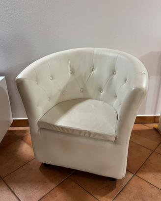 Poltrona in ecopelle bianca
