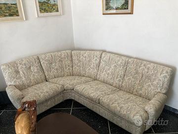 Divano a L di pregio 200€