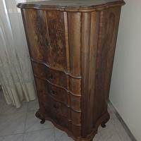 Prezioso mobile antico in radica di noce