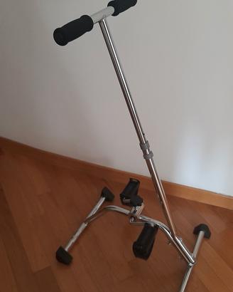 Pedaliera con impugnature per riabilitazione