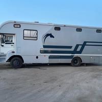 Van per trasporto cavalli