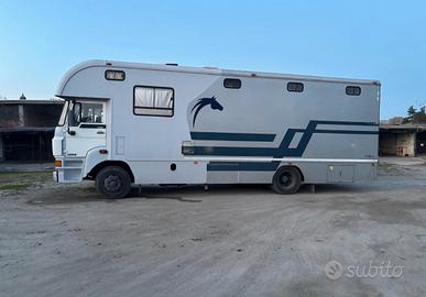 Van per trasporto cavalli