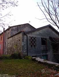 Casa in pietra con deposito abitabile