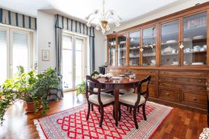 Quadrivano ristrutturato con cantina e 2posti auto