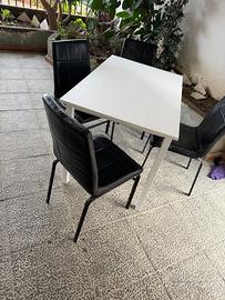Tavolo e sedie moderno