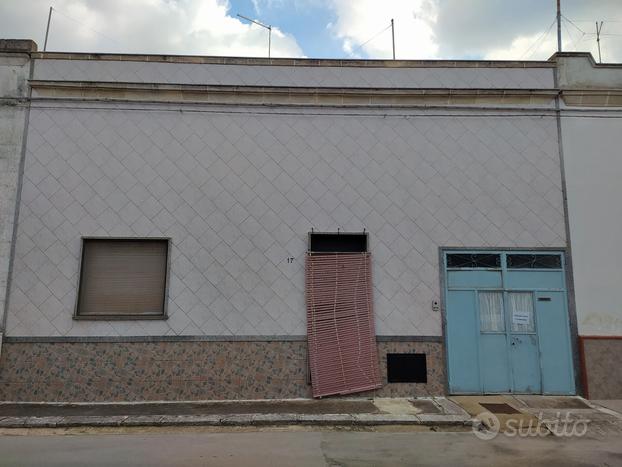 Casa indipendente al piano terra da rifare impiant