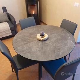 Tavolo in metallo e melaminico