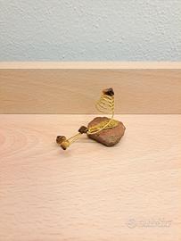 Soprammobile originale di pietre marroni