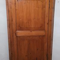 Armadio ad angolo in legno – Stile classico