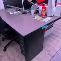 2 tavoli  ufficio IKEA BEKANT 160x160 cm passacavi