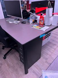 2 tavoli  ufficio IKEA BEKANT 160x160 cm passacavi