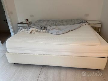 Letto matrimoniale con materasso