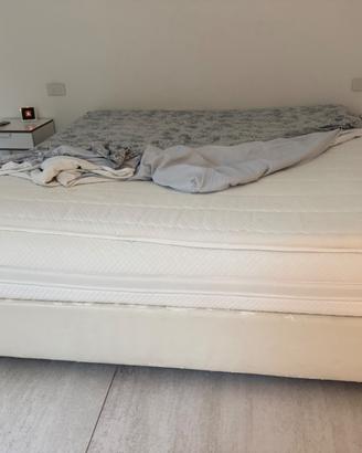 Letto matrimoniale con materasso