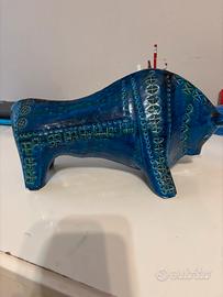 Scultaura di toro di Aldo Londi per Bitossi.