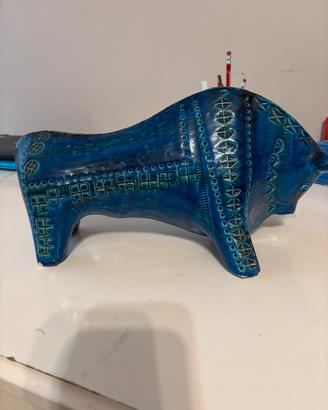 Scultaura di toro di Aldo Londi per Bitossi.