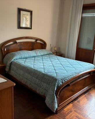 Camera da letto stile classico