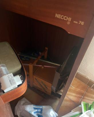Macchina da cucire necchi