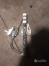 Alzavetro post sx audi A4 B8 sw anno 2010