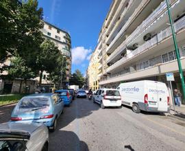 NEGOZIO A NAPOLI
