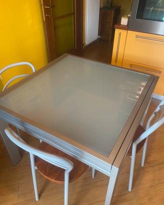 Tavolo in vetro allungabile