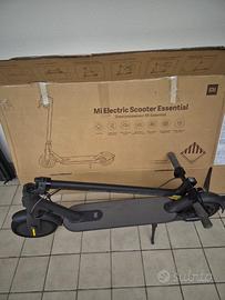 Mi/Xiaomi Monopattino Electric Scooter Essential