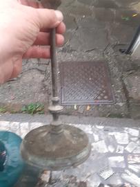 Antica lampada a olio