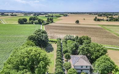 VILLA SINGOLA RISTRUTTURATA POSSIBILITA' 2 UNITA'