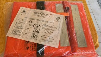 Giubbotto di salvataggio ed galleggiamento