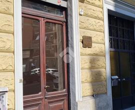 NEGOZIO A TORINO