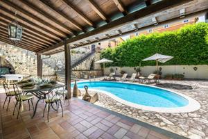 Villa di 275 m² con più di 5 locali a Castelnuovo 