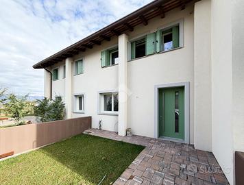 VILLA A SCHIERA A REANA DEL ROJALE