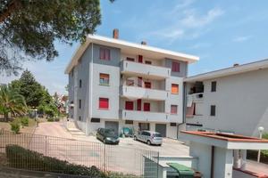 5 LOCALI A PINETO