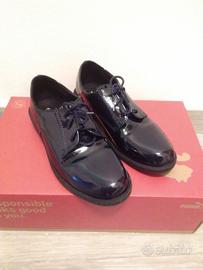 Scarpe eleganti lucide blu scuro bambino