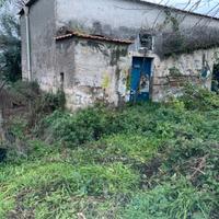 Terreno 1600 metri quadri con casa rurale