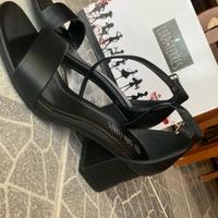 Scarpe con tacco donna.
