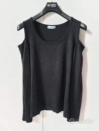 top nero con cut out spalle 