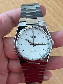 Orologio con bracciale integrato