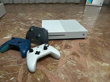 Xbox One S Bianca + 3 Controller + Cavi(lan,hdmi)