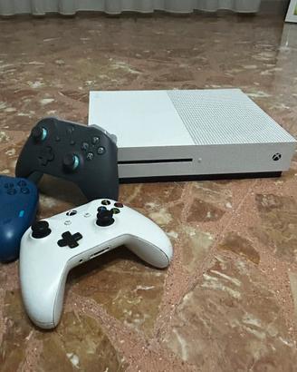 Xbox One S Bianca + 3 Controller + Cavi(lan,hdmi)