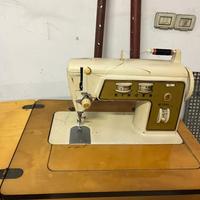 Macchina da cucire Singer 700
