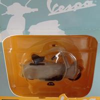 Modellino 1:18 Vespa Piaggio MP5 Paperino 