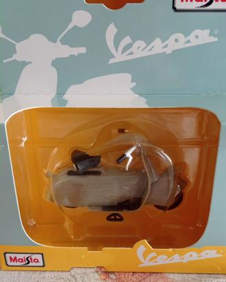 Modellino 1:18 Vespa Piaggio MP5 Paperino 