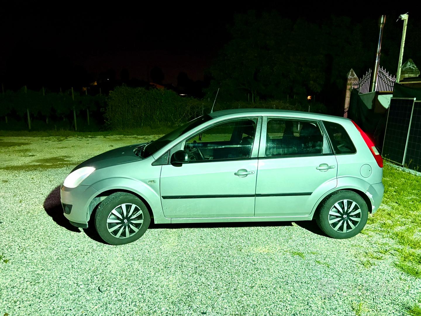 Ford Fiesta 2005 photo 3