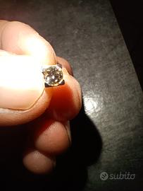 orecchino oro bianco e diamante