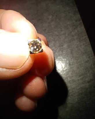 orecchino oro bianco e diamante
