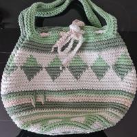 Borsa artigianale a uncinetto con coulisse e manic