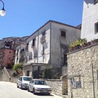Fabbricato storico in zona centrale con giardino