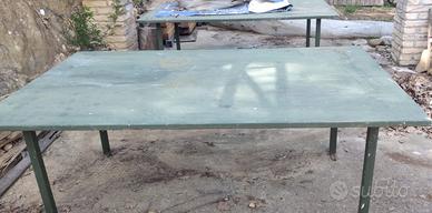 Tavoli in metallo