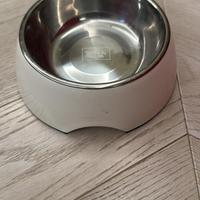 Vari oggetti per cane