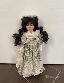 Bambola di porcellana da collezione